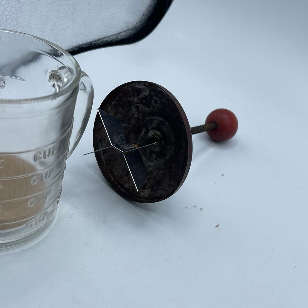 Vintage food nut chopper in measuring cup. Hazel Atlas? - Picture 3 of 6
